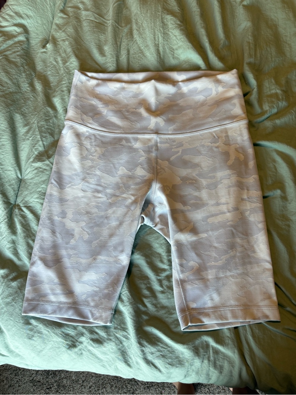 Lululemon Wonder Under Ribbed Incognito Camo 10” Biker Shorts - Light Gray